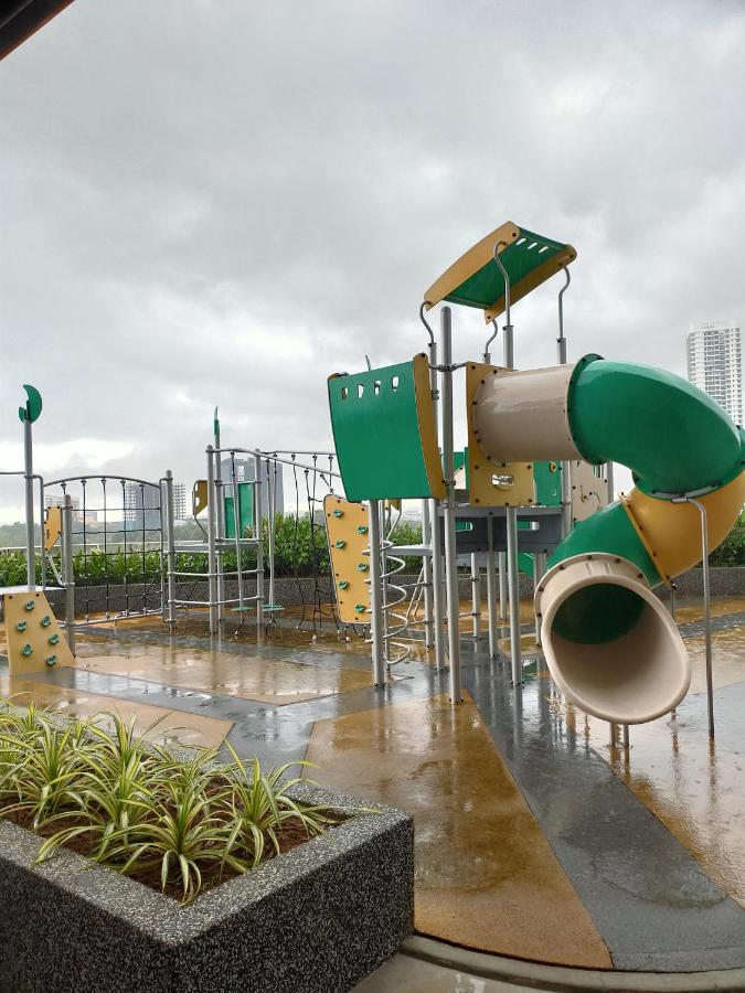 D Bunga مسلم Homestay Pool View Legoland Nusajaya Nusajaya  Esterno foto