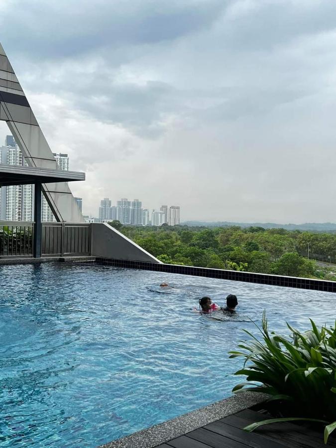 D Bunga مسلم Homestay Pool View Legoland Nusajaya Nusajaya  Esterno foto